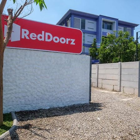 ホテル Reddoorz Near Tugu Kartasura Sukoharjo エクステリア 写真