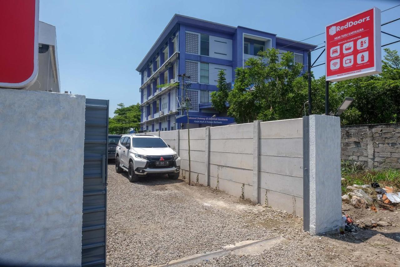 ホテル Reddoorz Near Tugu Kartasura Sukoharjo エクステリア 写真