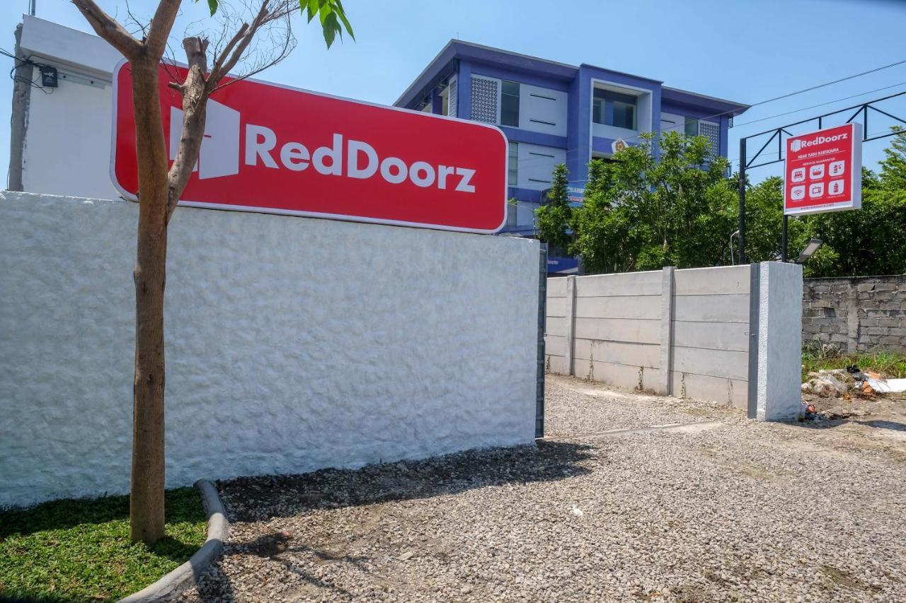 ホテル Reddoorz Near Tugu Kartasura Sukoharjo エクステリア 写真