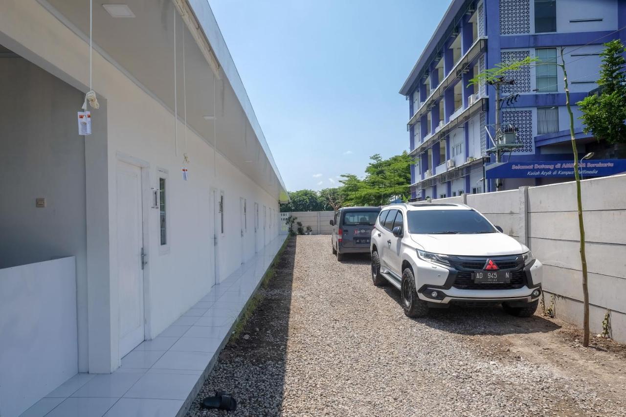 ホテル Reddoorz Near Tugu Kartasura Sukoharjo エクステリア 写真
