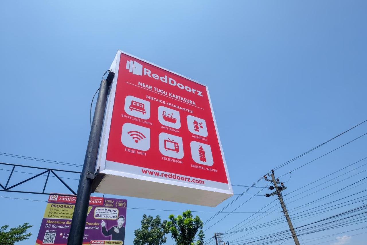ホテル Reddoorz Near Tugu Kartasura Sukoharjo エクステリア 写真